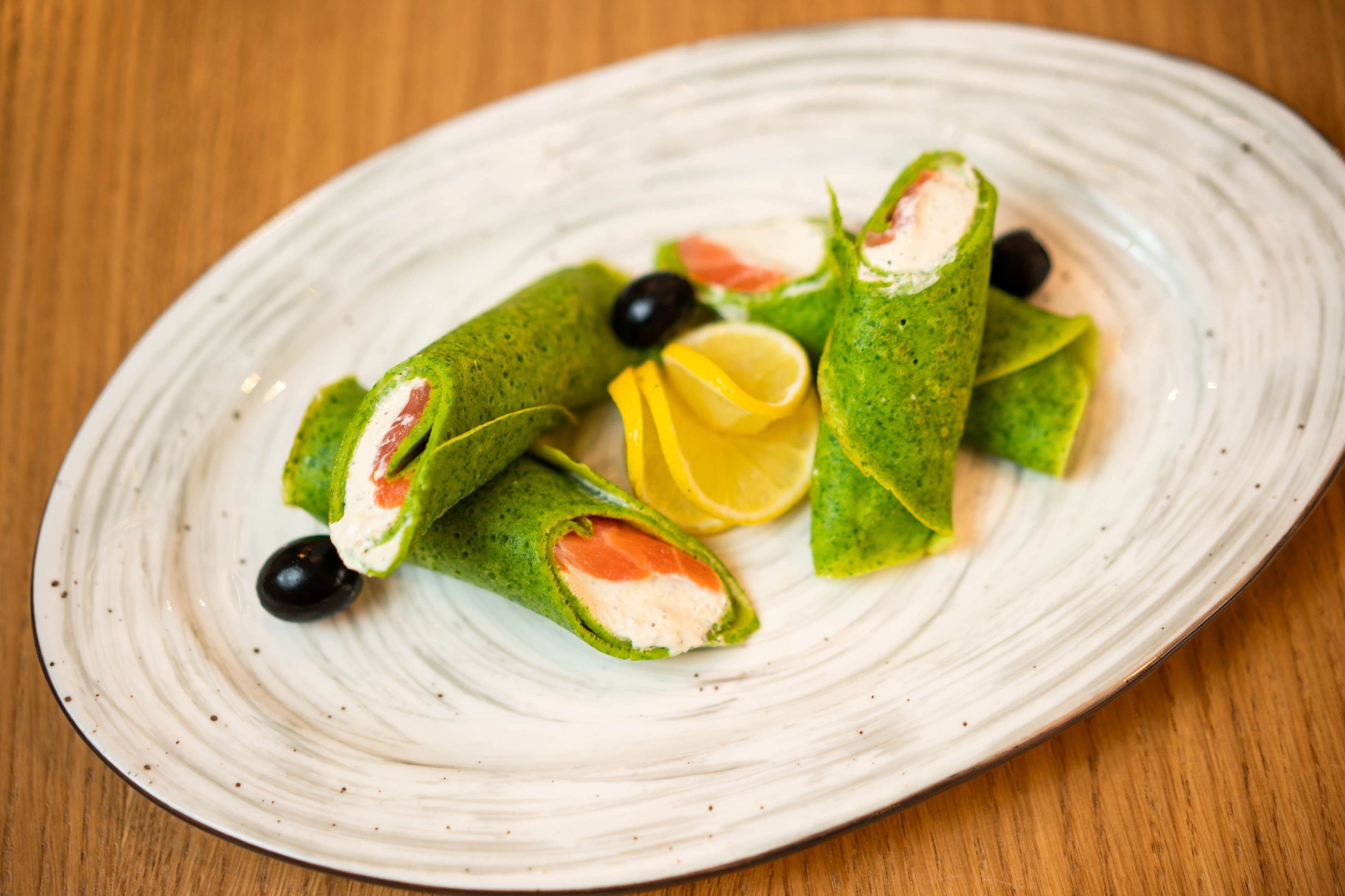 Блинчики шпинатные с лососем слабой соли 