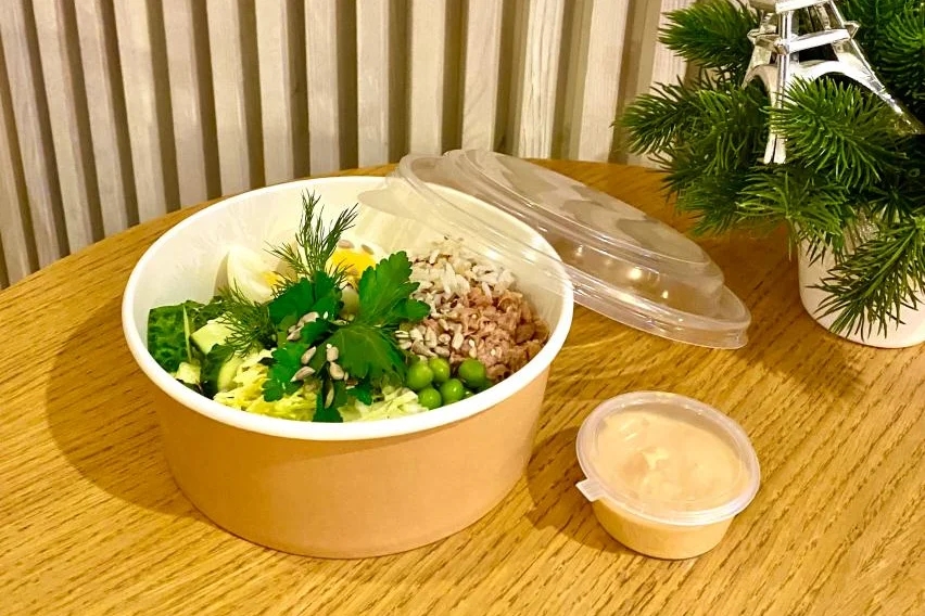 Боул с тунцом под пряным соусом