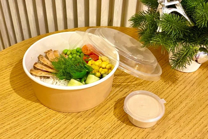 Боул с курицей под йогуртовым соусом