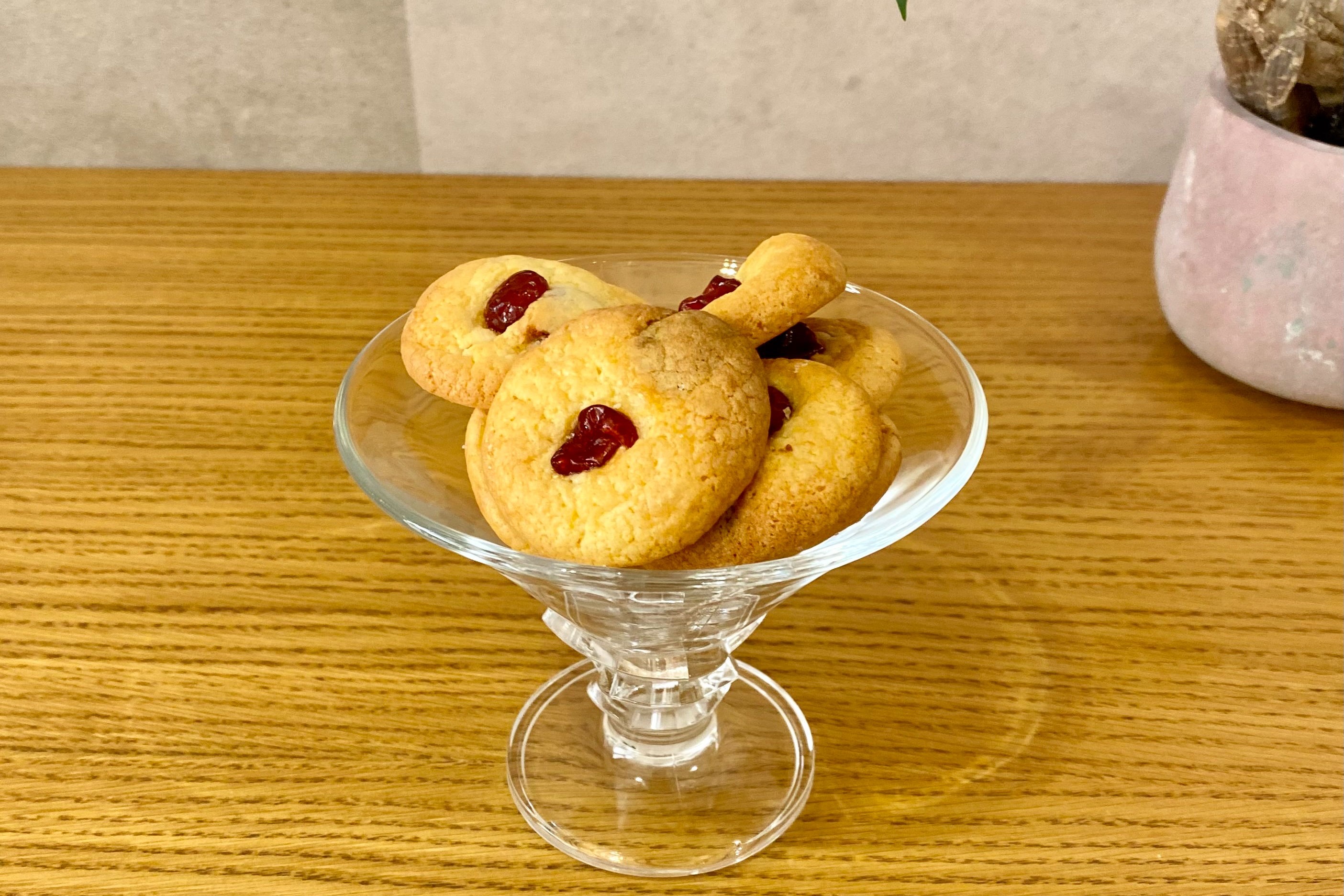 Печенье творожное с вишней 